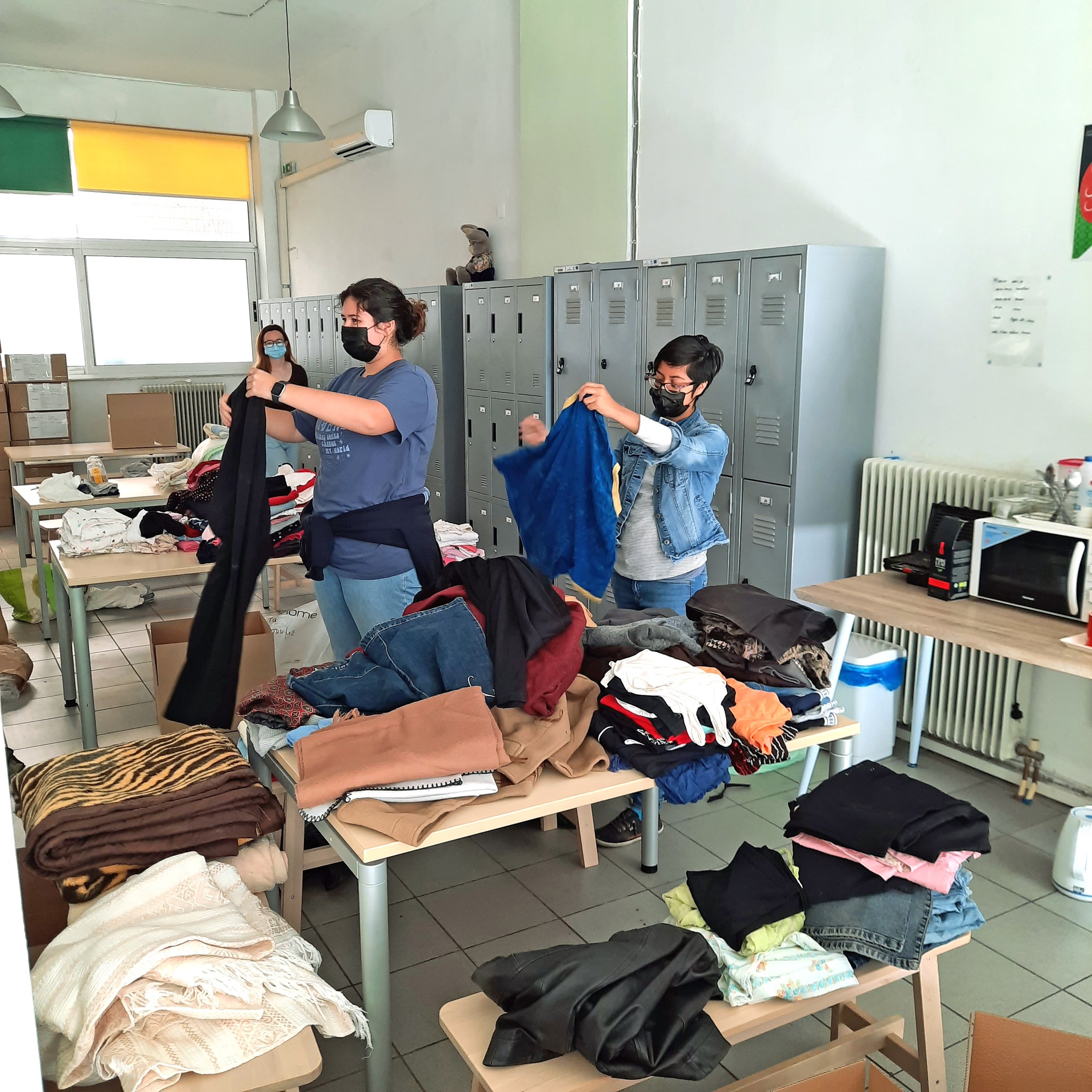Metadrasi - Students from DIKEMES/College Year in Athens participating in the preparation of humanitarian aid 3 Metadrasi - METAdrasi CYAthens 2