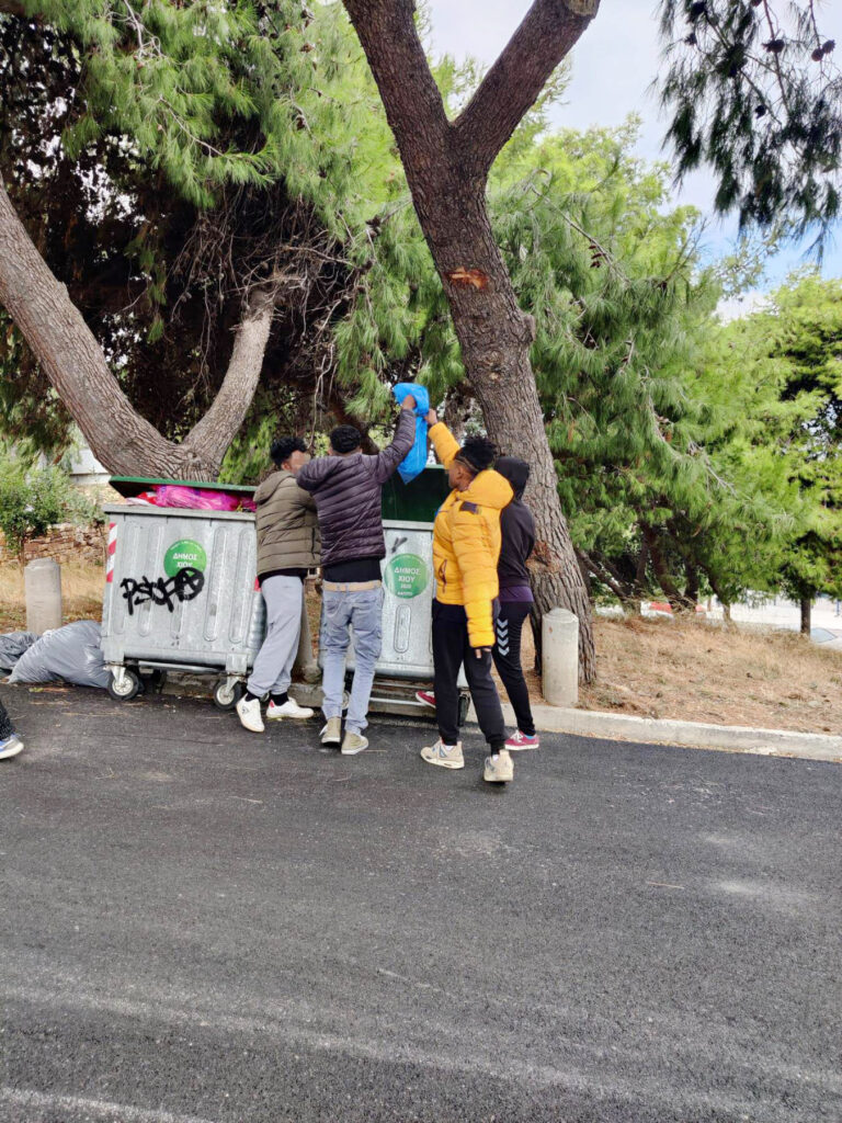 Metadrasi - Coastline cleaning by the children of our Accommodation Facility in Chios 5 Metadrasi - METAdrasi Chios Coast Cleaning 4