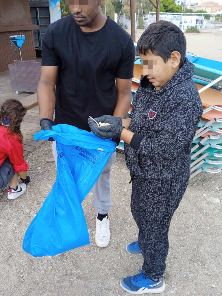 Metadrasi - Coastline cleaning by the children of our Accommodation Facility in Chios 6 Metadrasi - METAdrasi Chios Coast Cleaning 5
