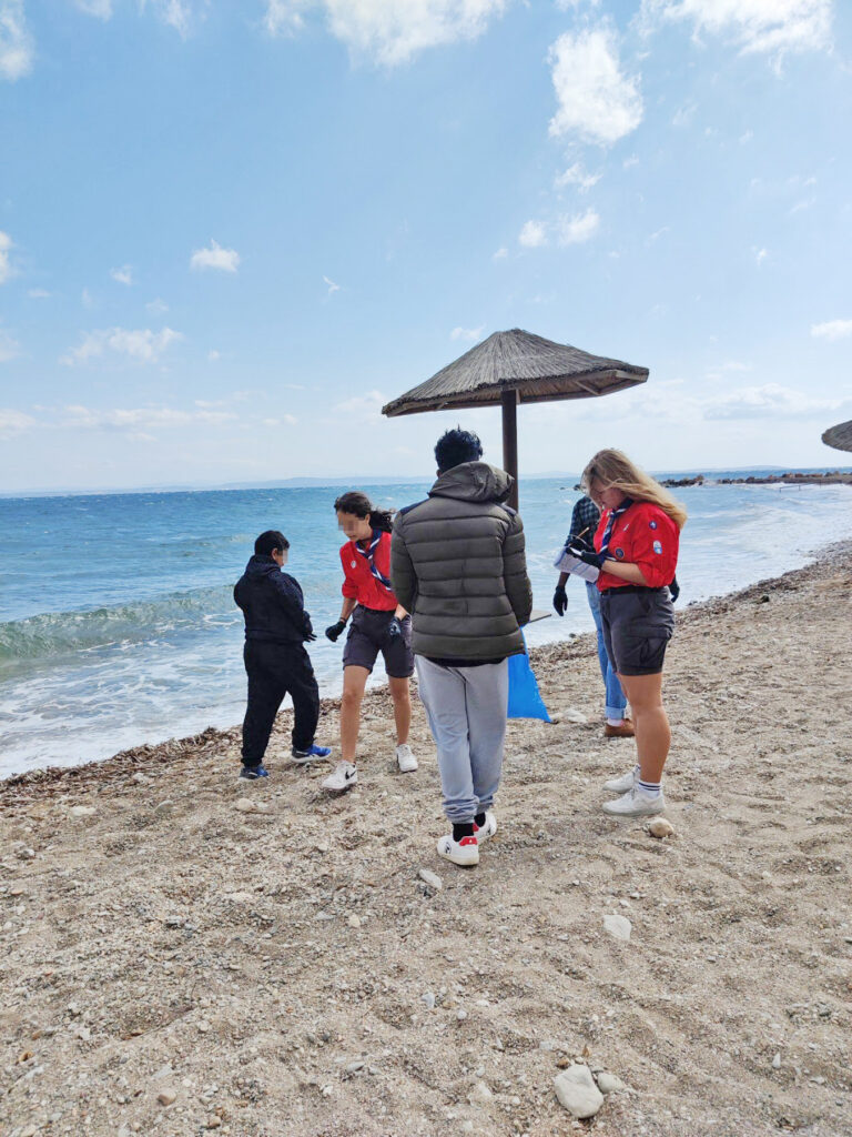 Metadrasi - Coastline cleaning by the children of our Accommodation Facility in Chios 7 Metadrasi - METAdrasi Chios Coast Cleaning 6