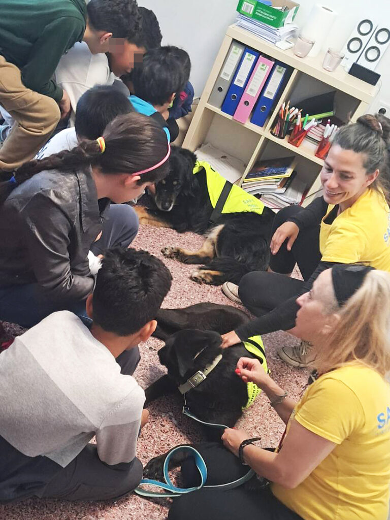 Metadrasi - Two therapy dogs visit our education center 5 Metadrasi - METAdrasi SAPT 1