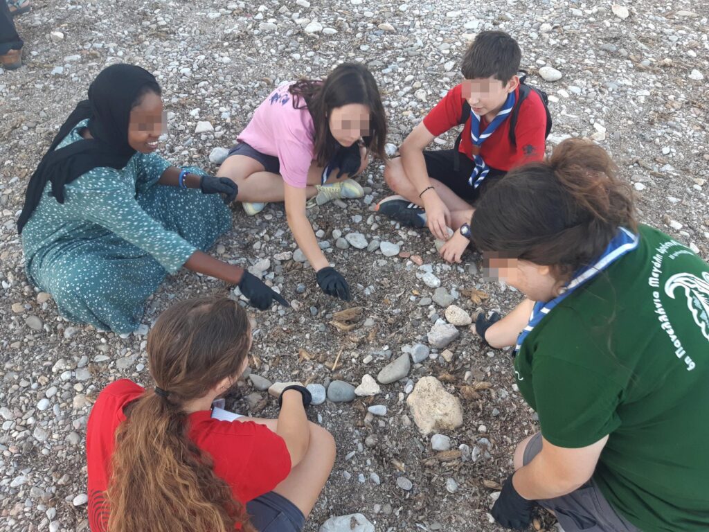 Metadrasi - The unaccompanied children clean a beach in Chios 6 Metadrasi - METAdrasi chios shelter beach cleaning 2