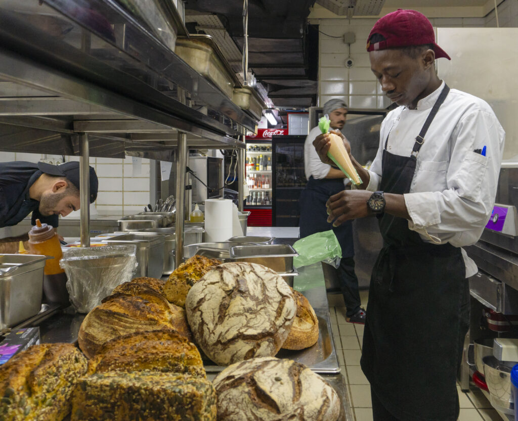 Metadrasi - Abdul Koroma: From the camp of Chios to the kitchen of Christoforos Peskias 2 Metadrasi - METAdrasi Stories Abdul 2