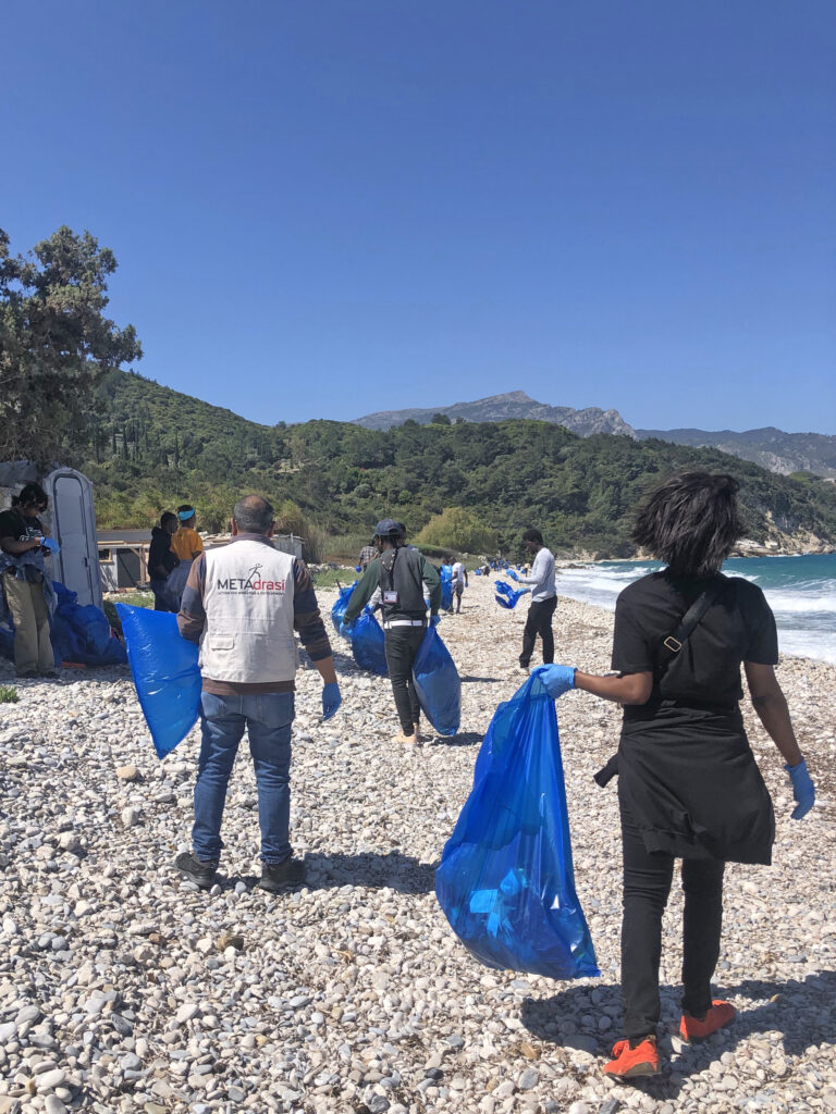 Metadrasi - A beautiful initiative to clean up the beach of Kedros in Samos 3 Metadrasi - METAdrasi Kedros Samos 4