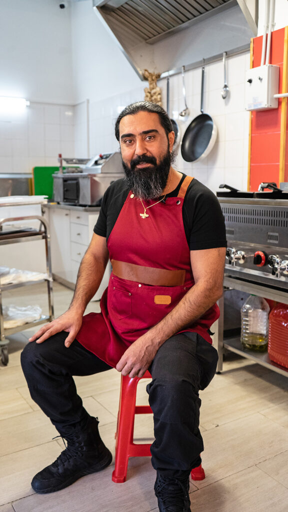Metadrasi - O Φίλιππος-Mahdi είναι «Ready for Business» και φτιάχνει στη Νίκαια αυθεντικό περσικό κεμπάπ 2 Metadrasi - METAdrasi stories Filippos Mahdi 2
