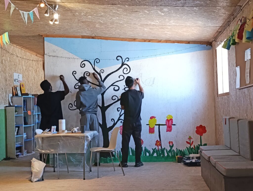 Metadrasi - Creating a collective painting at METAdrasi's Community Center in Polykastro 3 Metadrasi - METAdrasi Polykastro 2