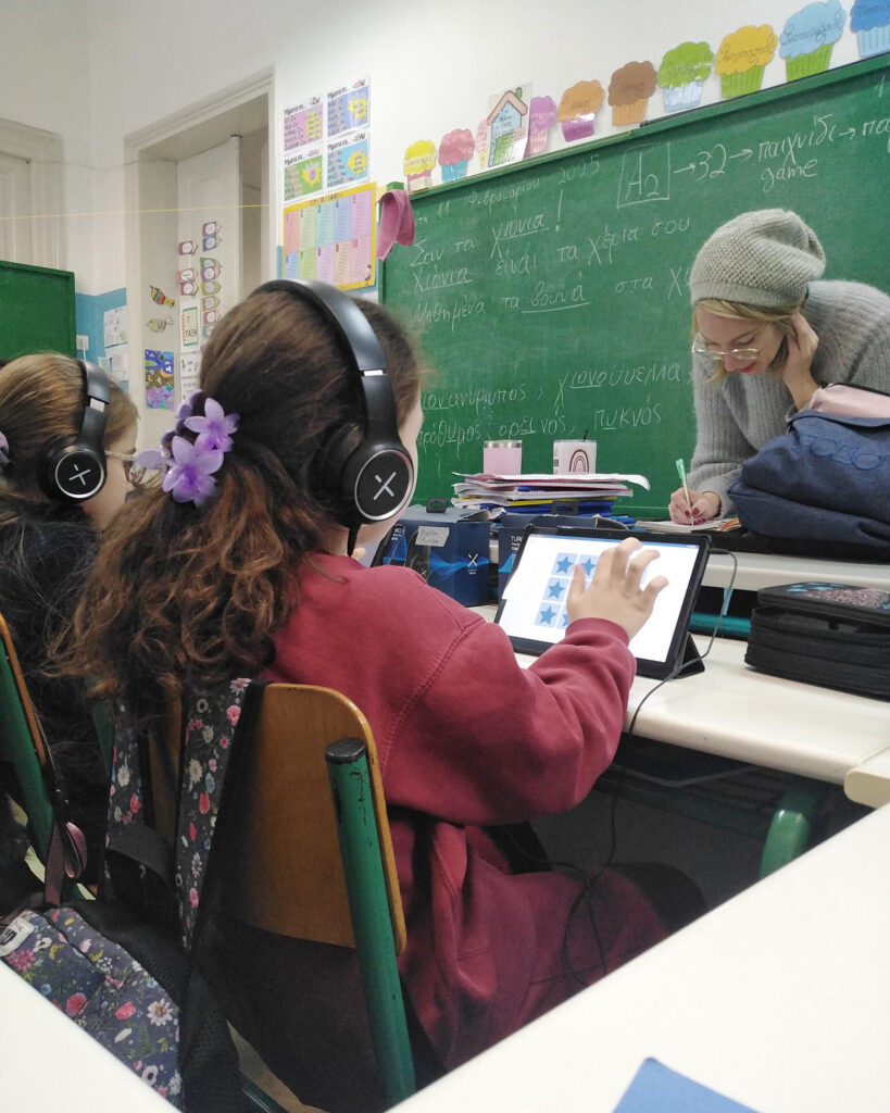 Metadrasi - The young students are excitedly awaiting for “Akelius time” in class! 2 Metadrasi - METAdrasi Akelius 2
