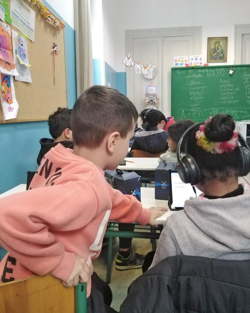 Metadrasi - The young students are excitedly awaiting for “Akelius time” in class! 4 Metadrasi - METAdrasi Akelius 3